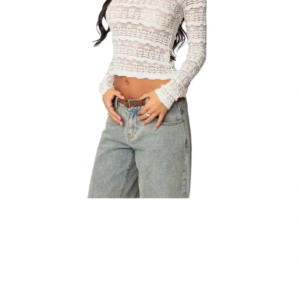 Veveret NWT White Lace Long Sleeve Crop Top SZ M